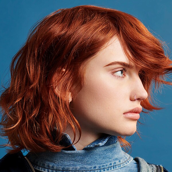 Suche einen Salon, um einen Termin für permanente Farbe oder einen Föhnservice zu buchen.